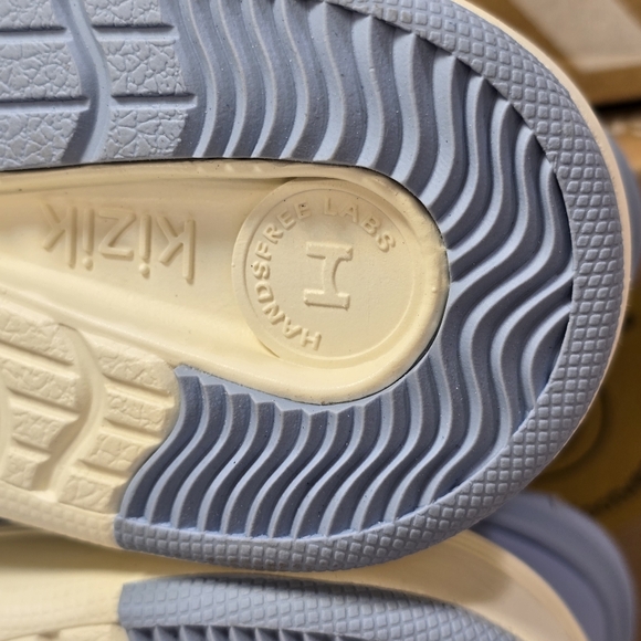 Sydney, Soft Chambray, leather, comfortable, NIB, $149 - Picture 7 of 11